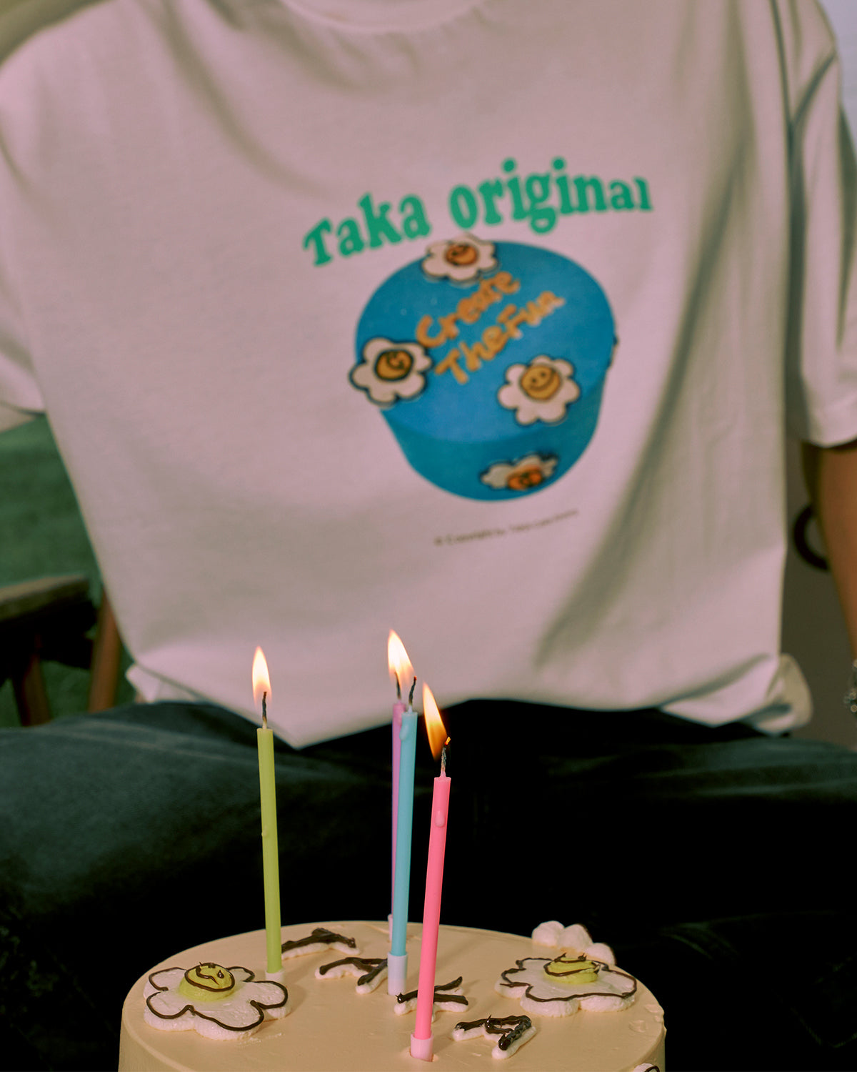 TAKA Original That's Fun cake print logo T-shirt