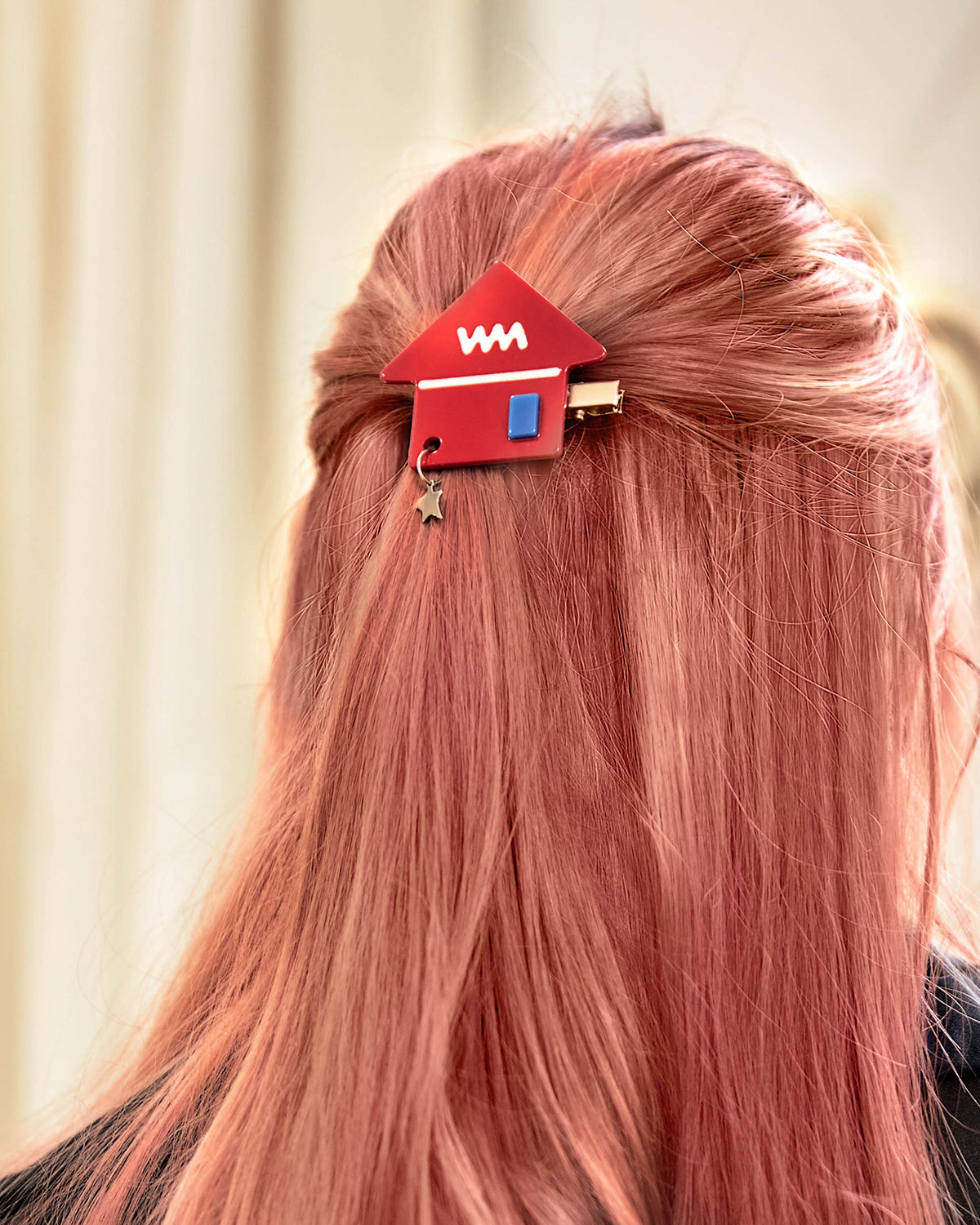 Taka Fun Market Ranch House Hair Clip red