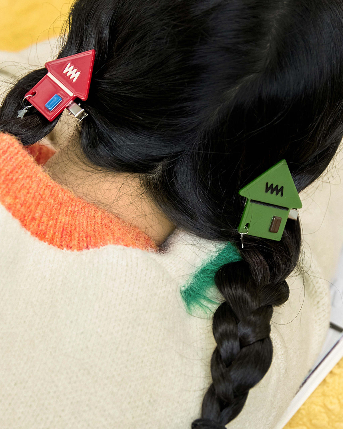 Taka Fun Market Ranch House Hair Clip green